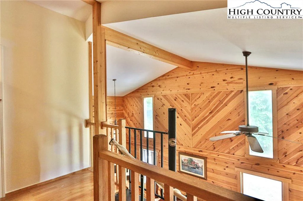 Image number 11 for the current listing