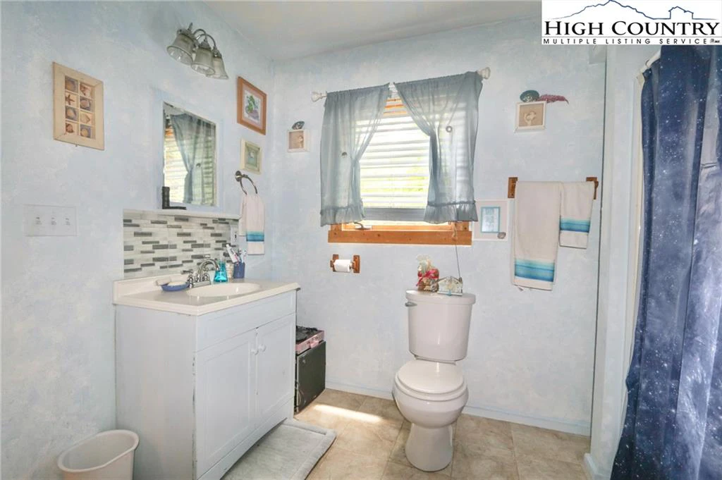 Image number 8 for the current listing