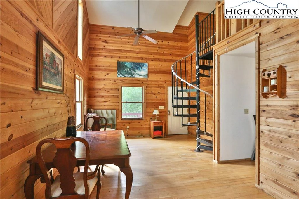 Image number 7 for the current listing