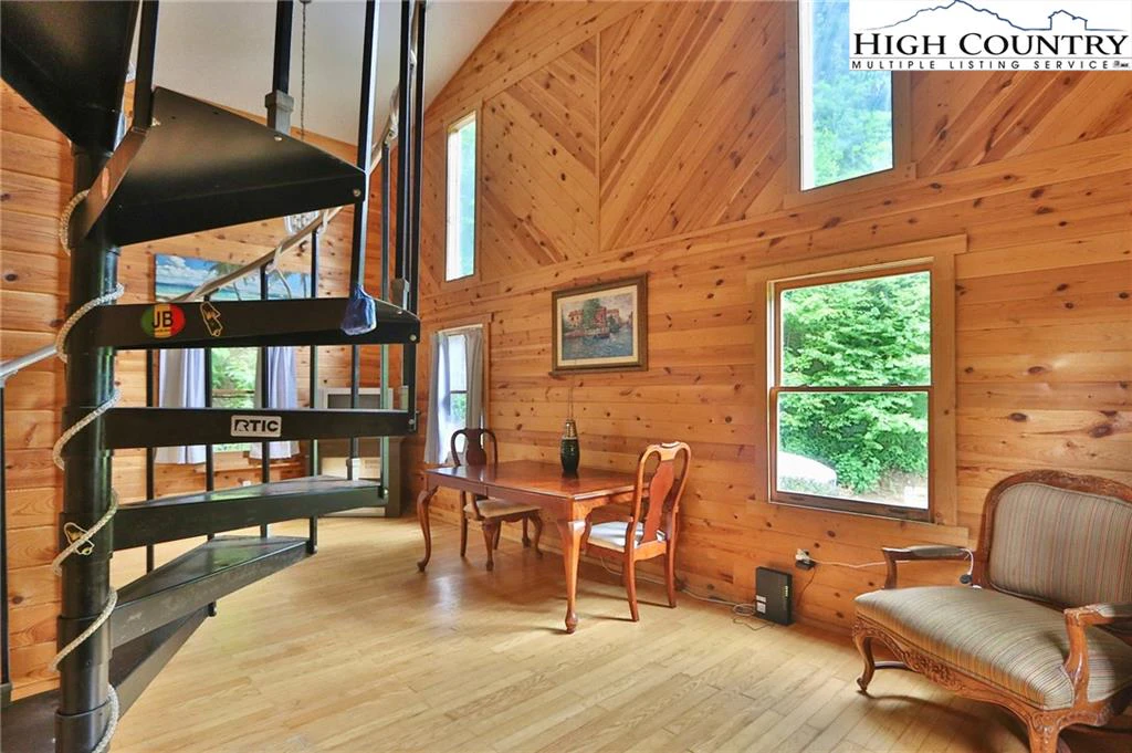Image number 6 for the current listing
