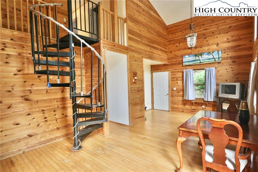Image number 4 for the current listing