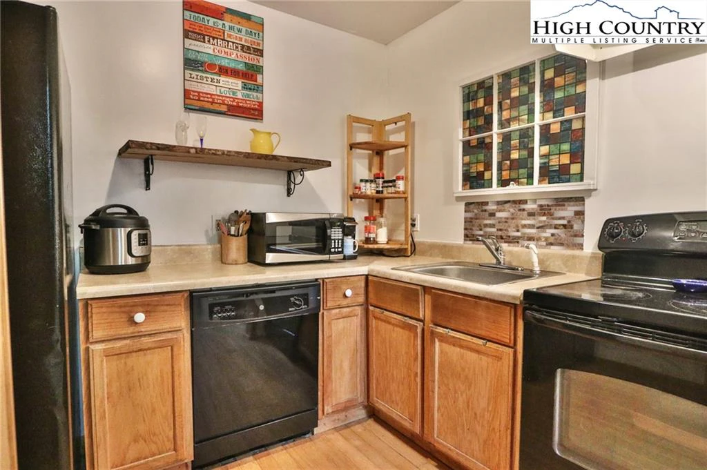 Image number 3 for the current listing