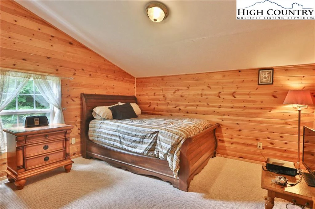 Image number 17 for the current listing