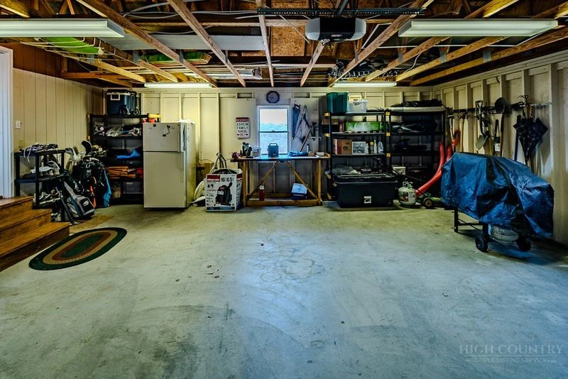 Image number 9 for the current listing