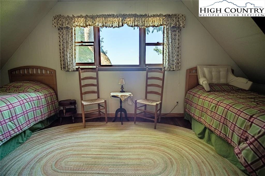 Image number 6 for the current listing