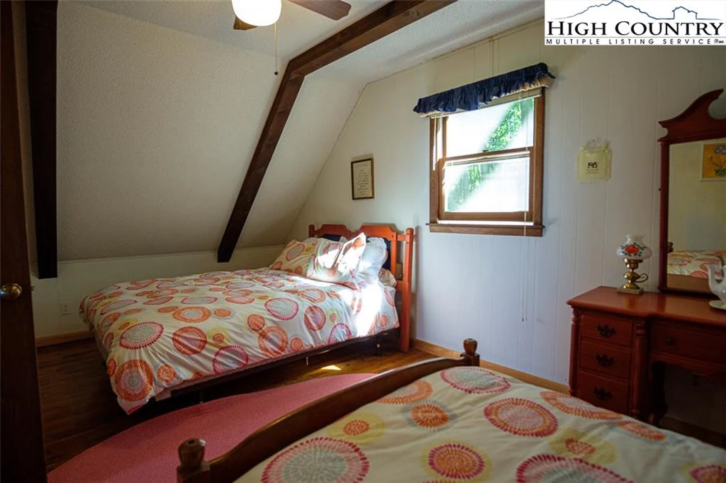 Image number 5 for the current listing
