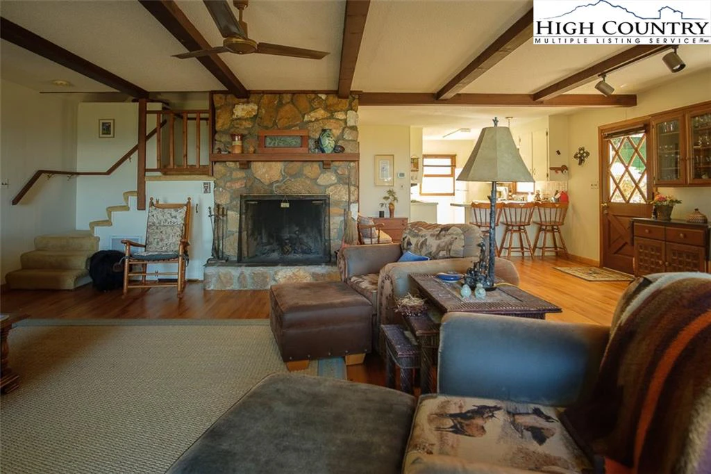 Image number 15 for the current listing