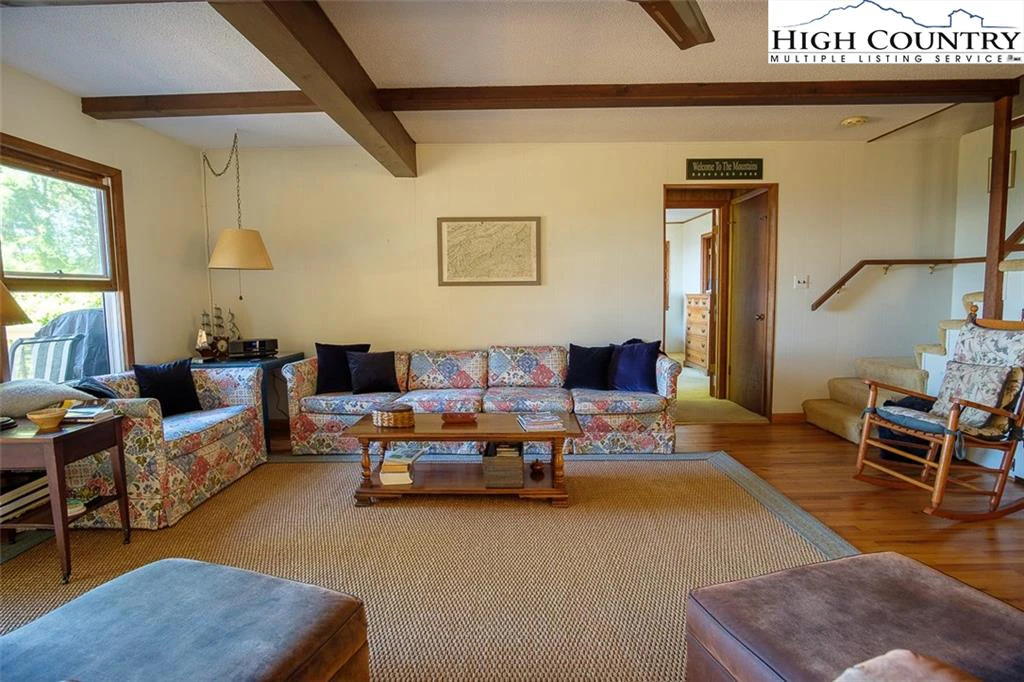 Image number 13 for the current listing