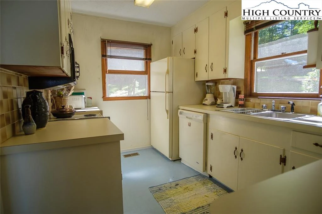 Image number 11 for the current listing