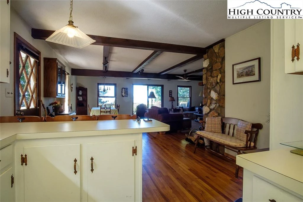 Image number 2 for the current listing