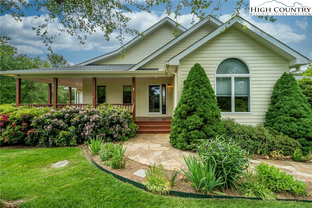 Image number 1 for the current listing