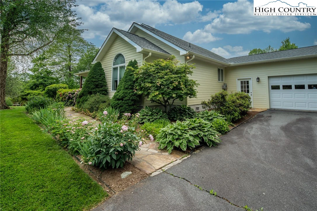 Image number 7 for the current listing