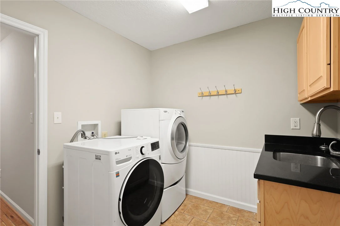 Image number 13 for the current listing