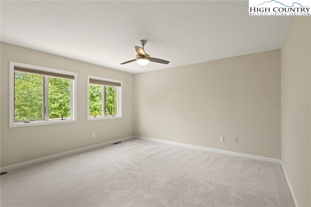 Image number 14 for the current listing