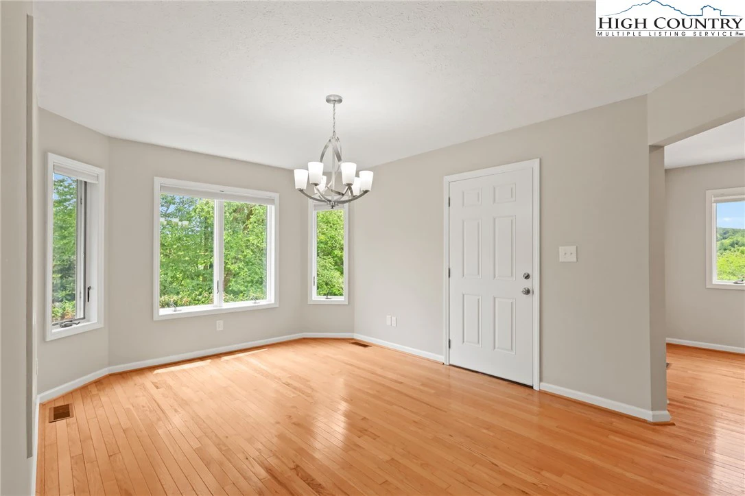 Image number 20 for the current listing