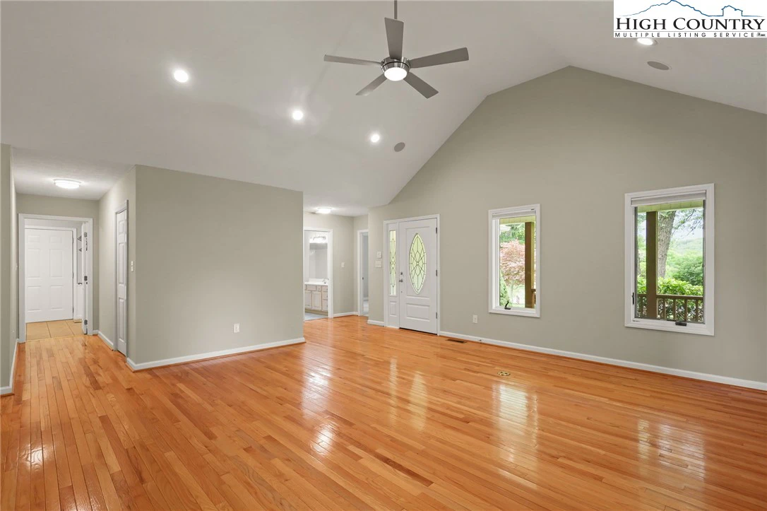 Image number 21 for the current listing