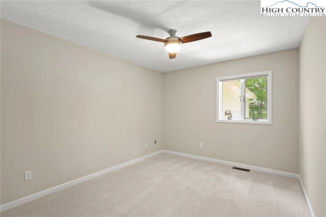 Image number 15 for the current listing