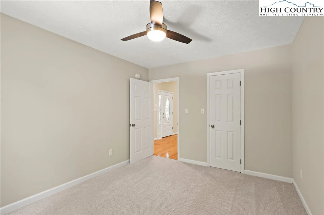 Image number 16 for the current listing