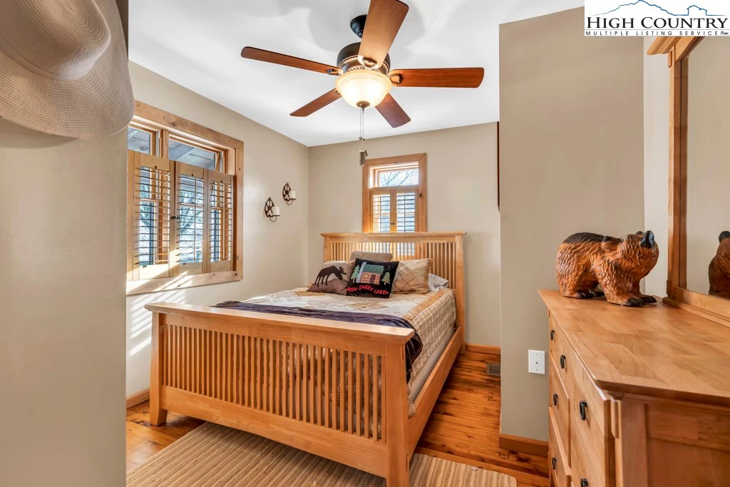 Image number 11 for the current listing