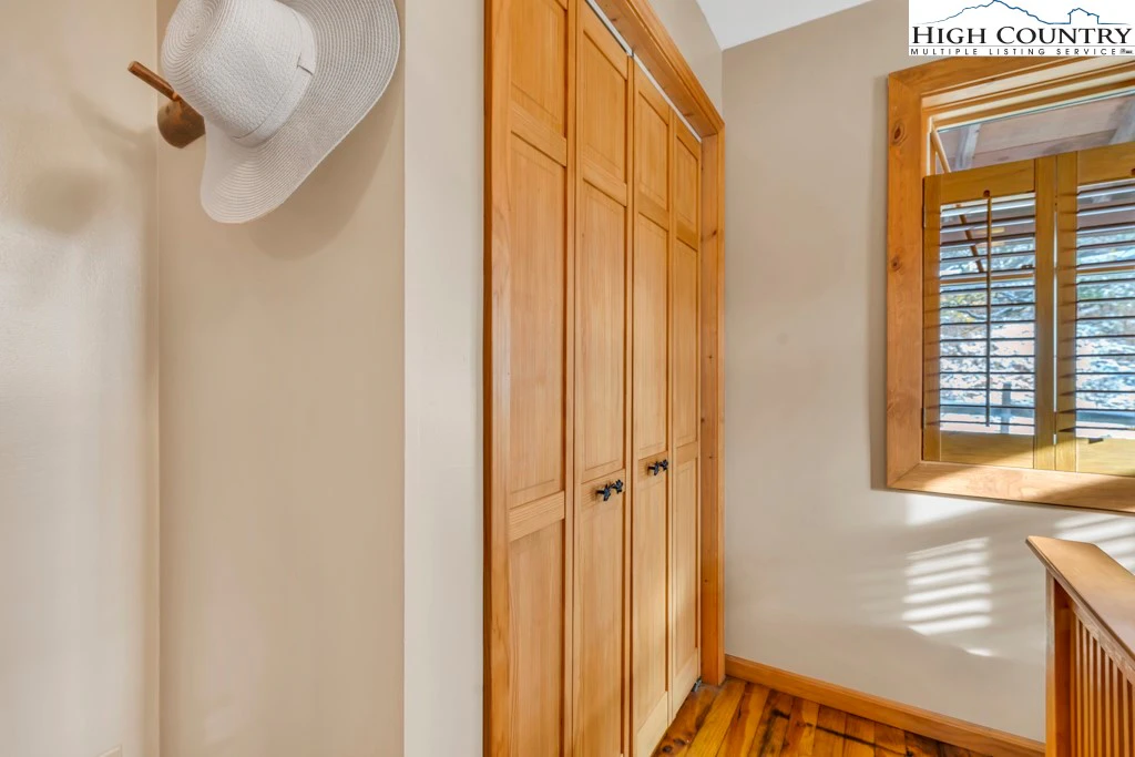 Image number 10 for the current listing