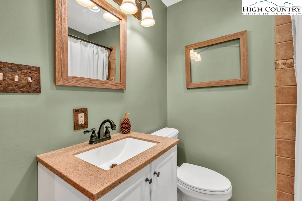 Image number 2 for the current listing