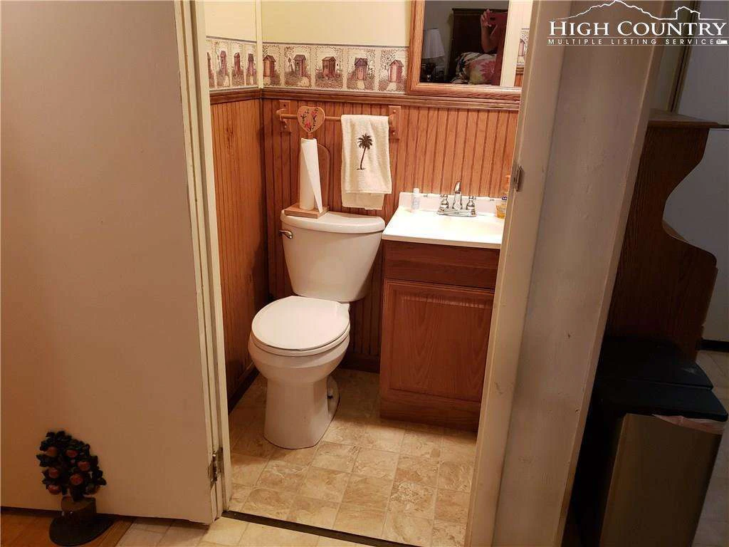 Image number 11 for the current listing