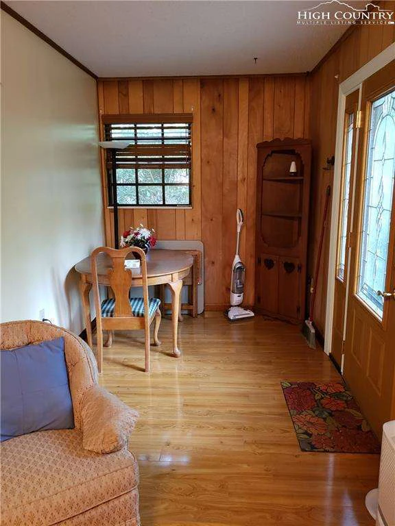 Image number 3 for the current listing