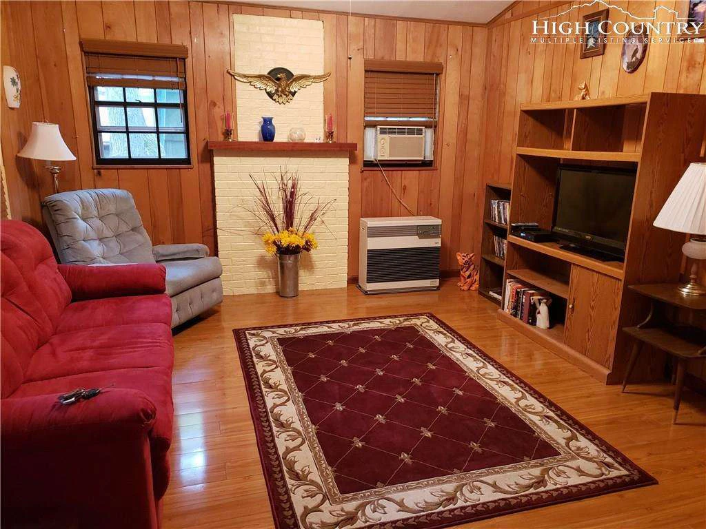 Image number 4 for the current listing