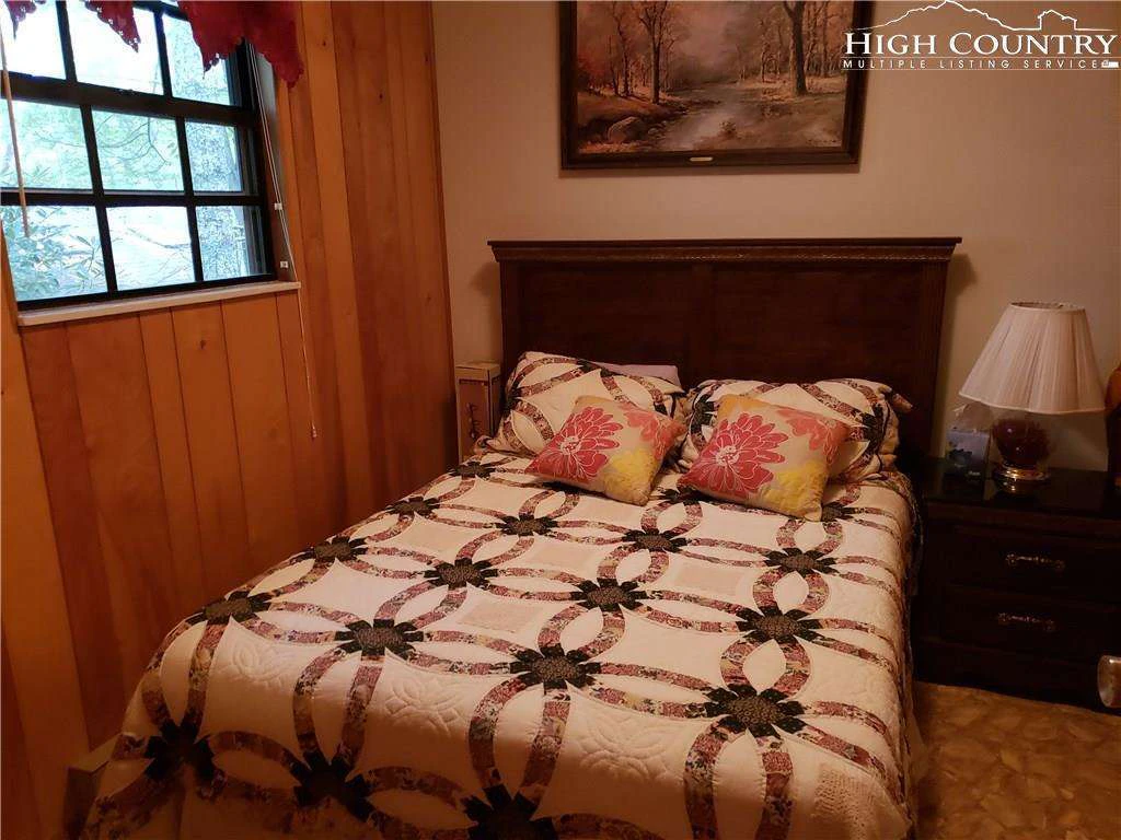 Image number 9 for the current listing