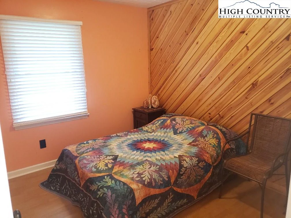 Image number 20 for the current listing