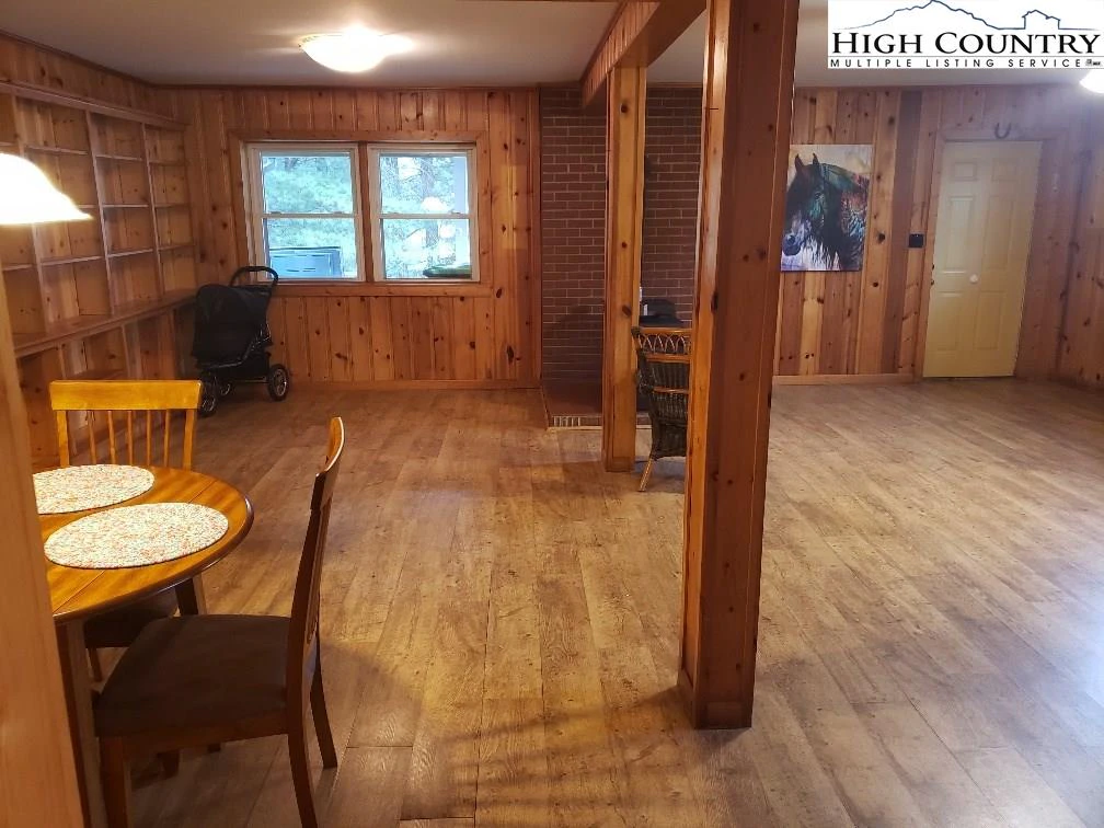 Image number 2 for the current listing