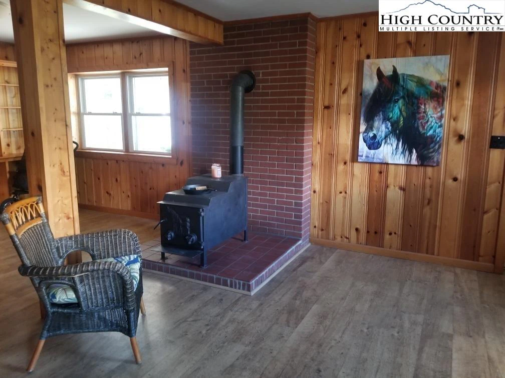 Image number 11 for the current listing