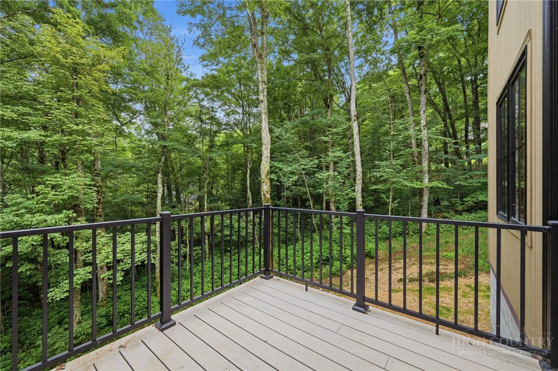 Image number 14 for the current listing