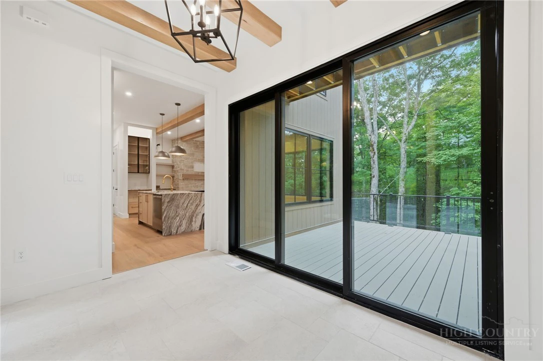 Image number 5 for the current listing