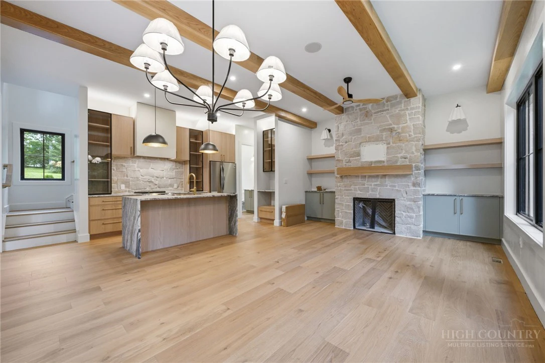 Image number 7 for the current listing