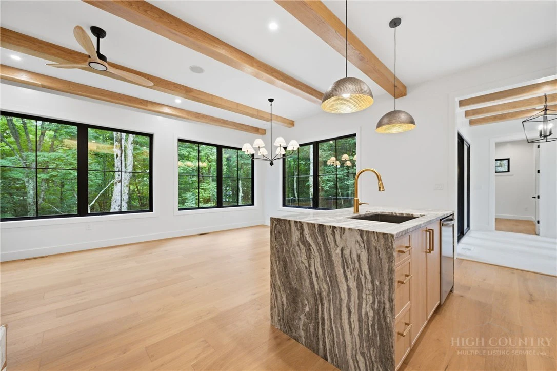 Image number 9 for the current listing
