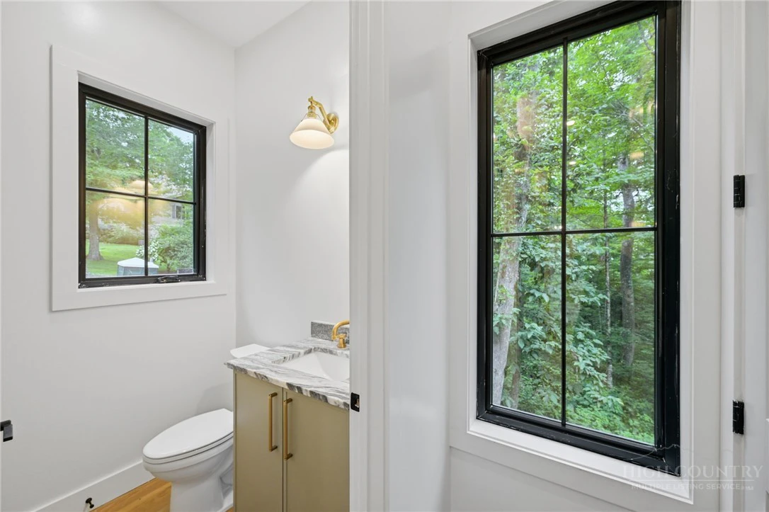 Image number 12 for the current listing