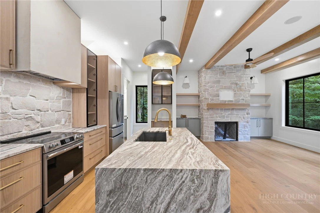 Image number 10 for the current listing