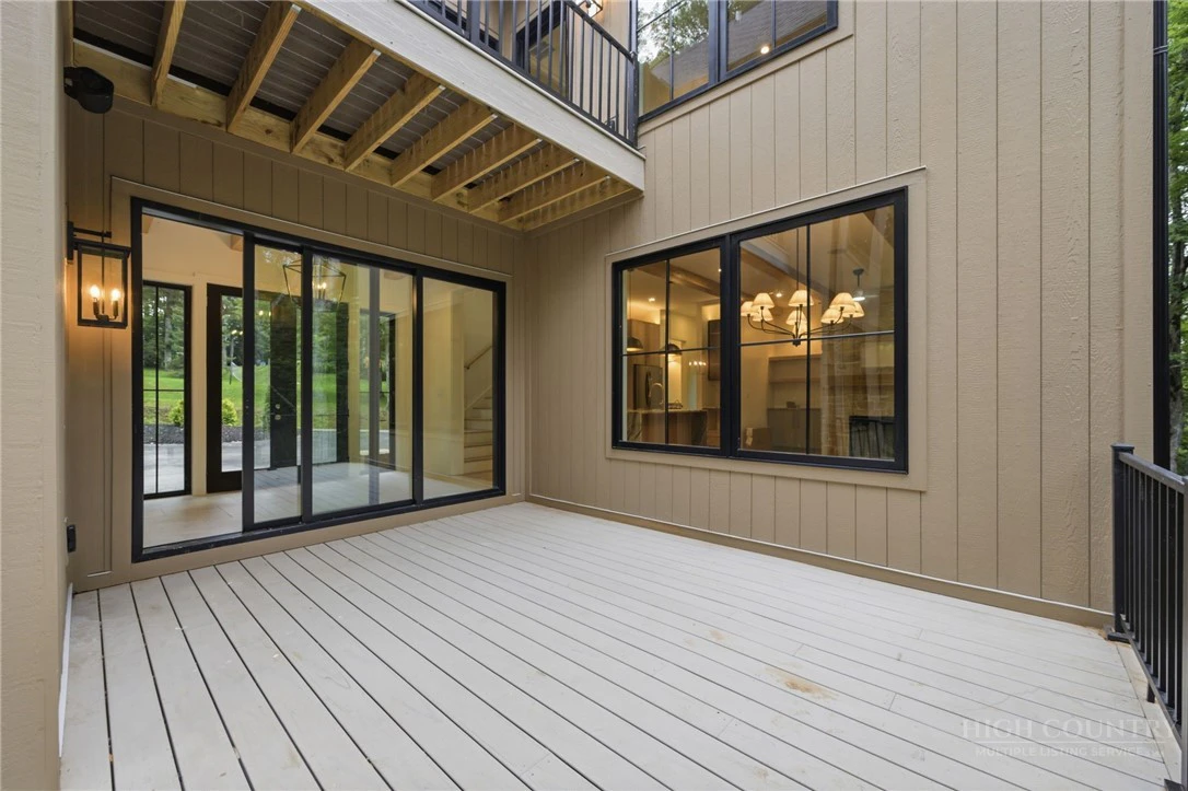 Image number 15 for the current listing