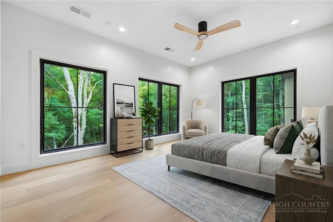 Image number 3 for the current listing
