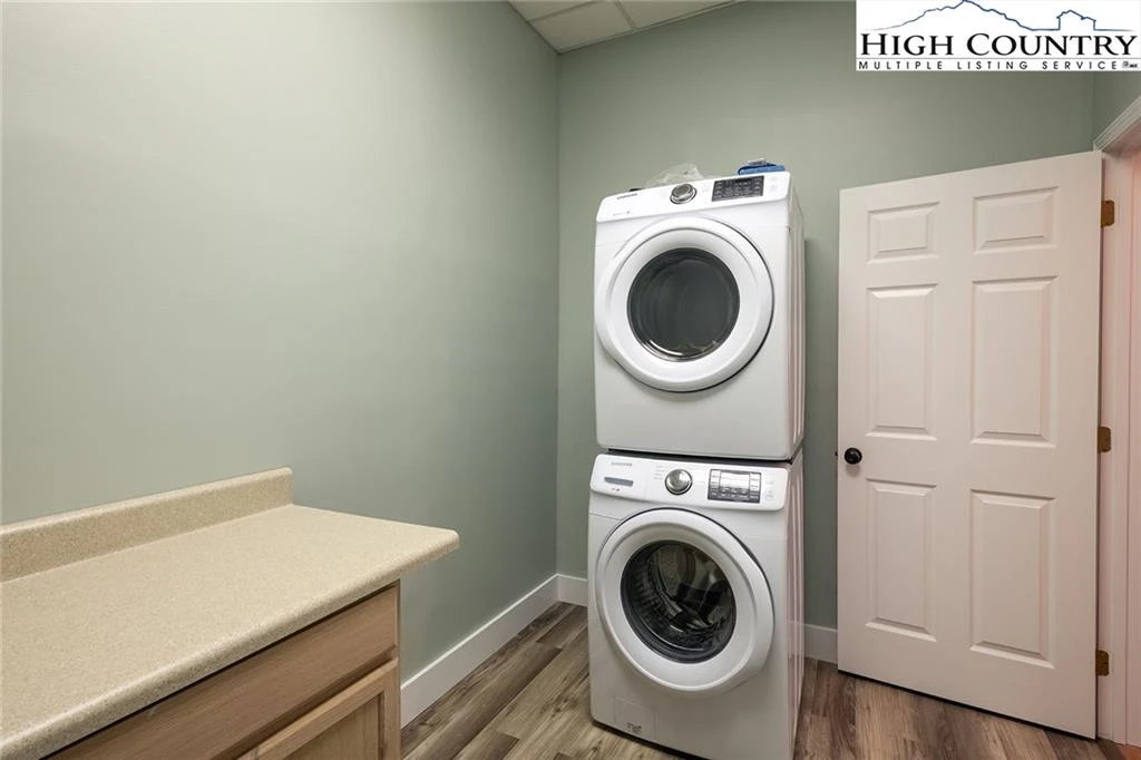 Image number 5 for the current listing