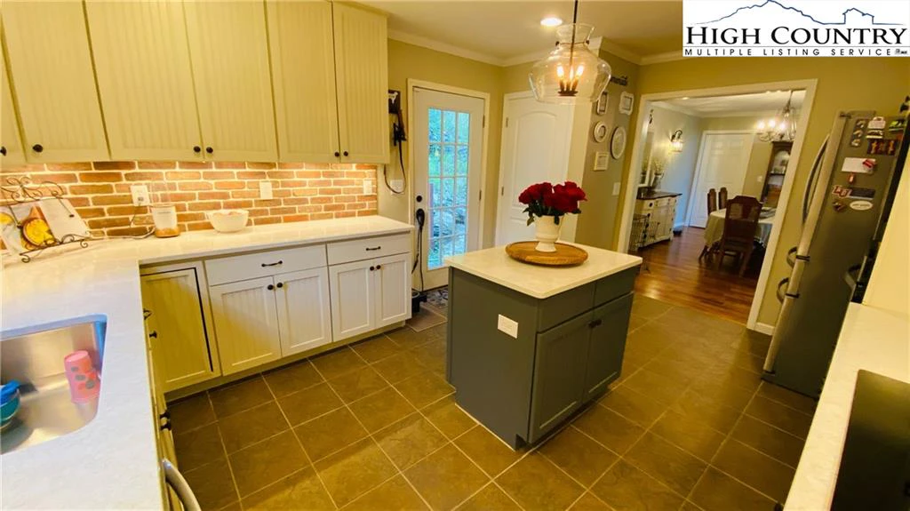 Image number 6 for the current listing