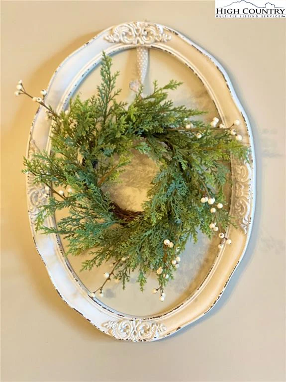 Image number 14 for the current listing