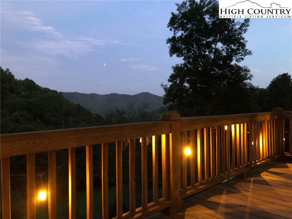 Image number 18 for the current listing
