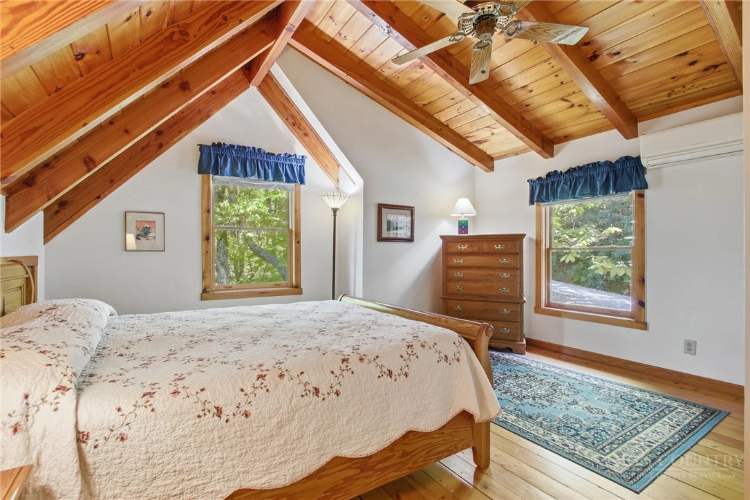 Image number 11 for the current listing