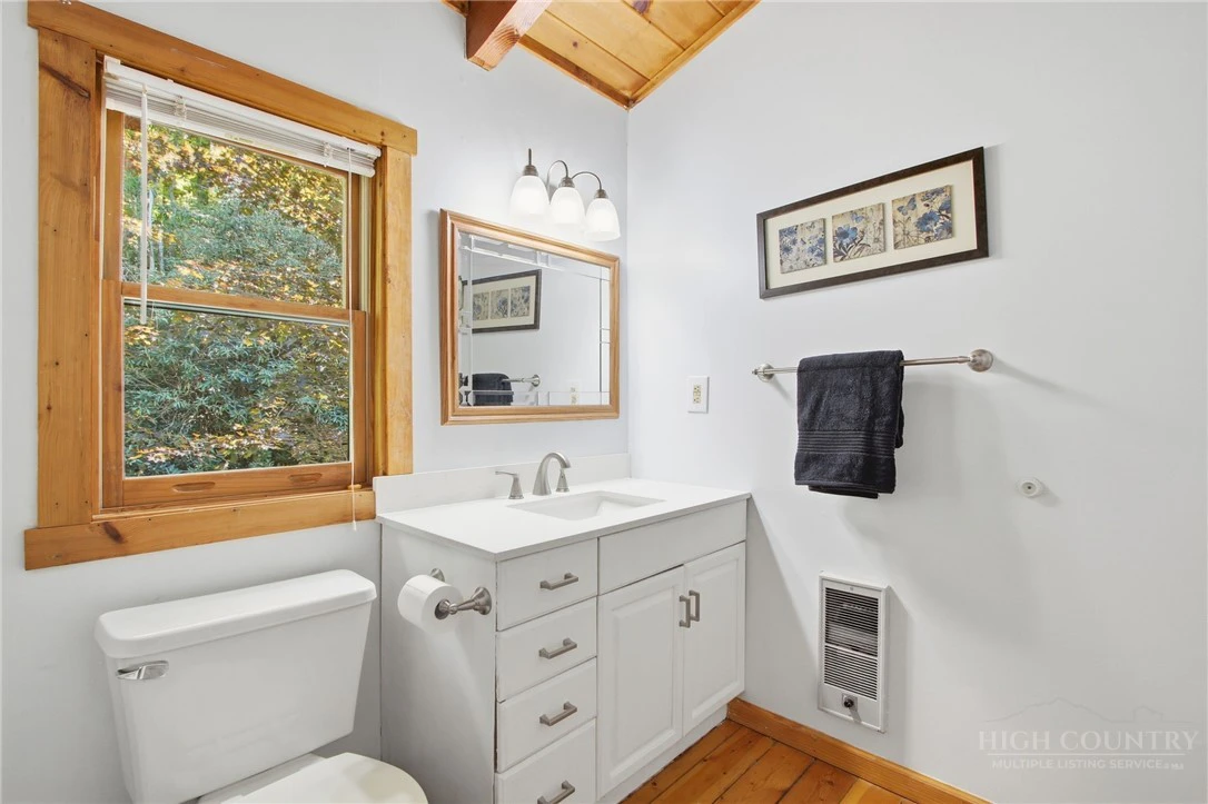 Image number 2 for the current listing