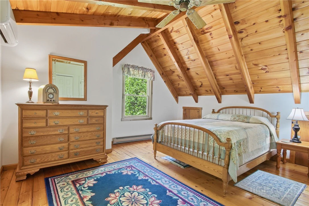 Image number 15 for the current listing