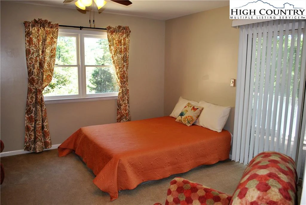 Image number 14 for the current listing