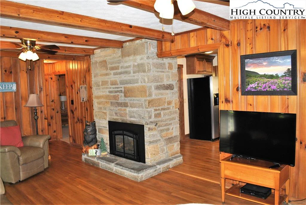 Image number 19 for the current listing