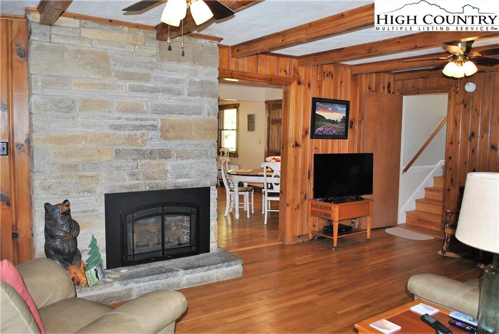 Image number 18 for the current listing
